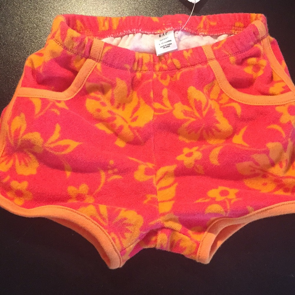 GAP Baby shorts 6-12M